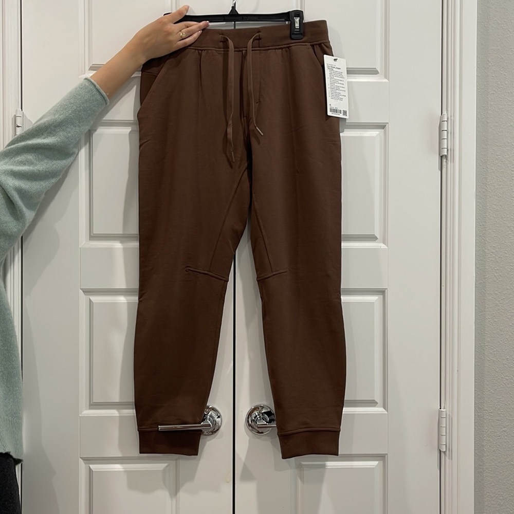 Lululemon men’s city sweat jogger brown size medium shorter length